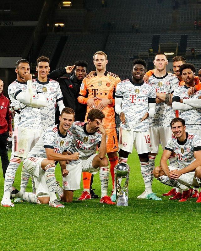 [NBA-湖人] 场均25+5+7！登顶历史第一，他们都说你该退役，可你又创造神迹